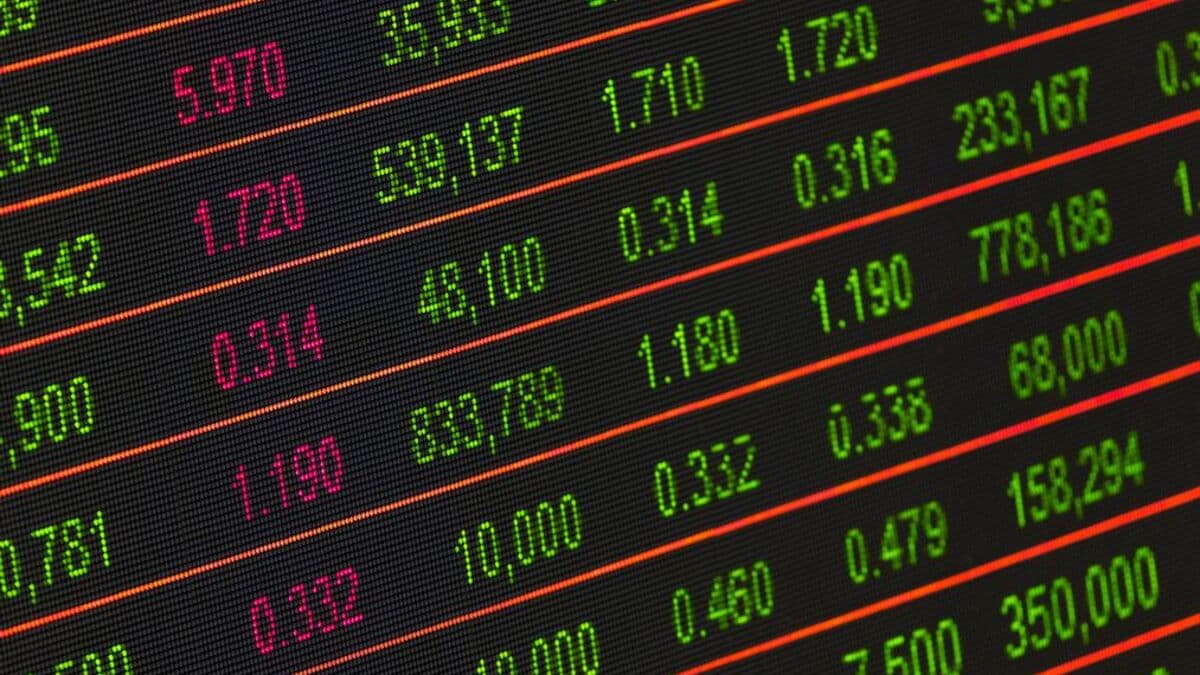 ROI y amortización de paneles solares en empresas: calculo real con datos 2026