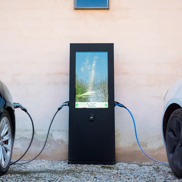 V2C Screen: Cargador con pantalla publicitaria