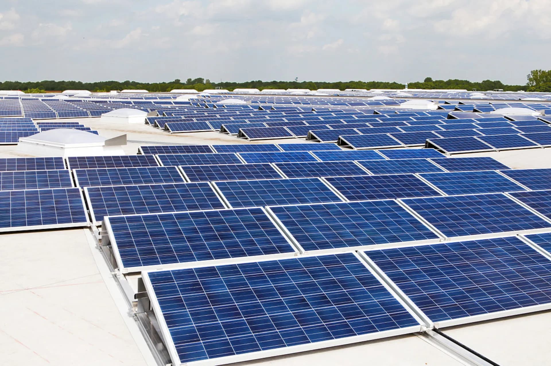 Nave industrial con cubierta solar para alquiler